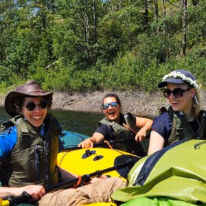 Diese Frauen feiern ihren abenteuerlichen Junggesellenabschied bei einer Packrafting Tour