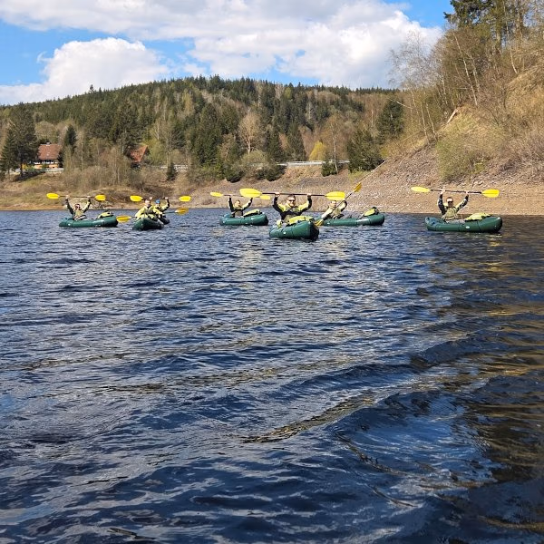 Diese Firma hat richtig Spaß beim Paddeln